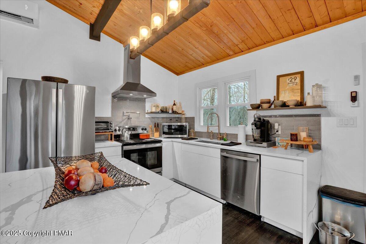 9871 Deerwood Drive, Tobyhanna, Pennsylvania image 4