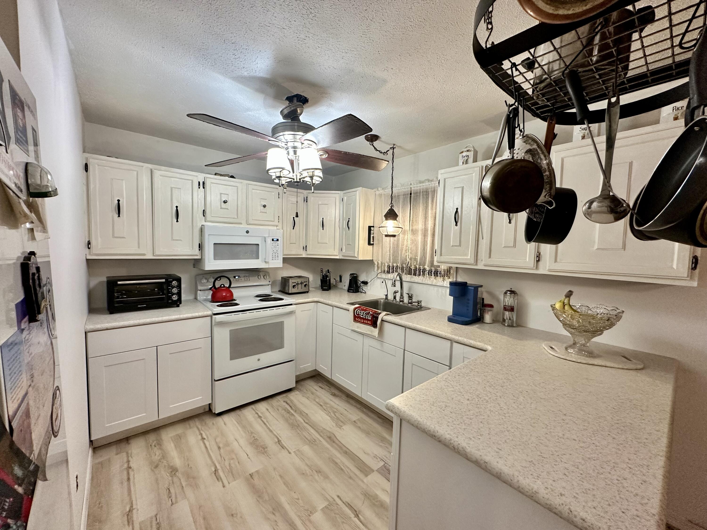 6069 Boardwalk Drive, Tobyhanna, Pennsylvania image 10