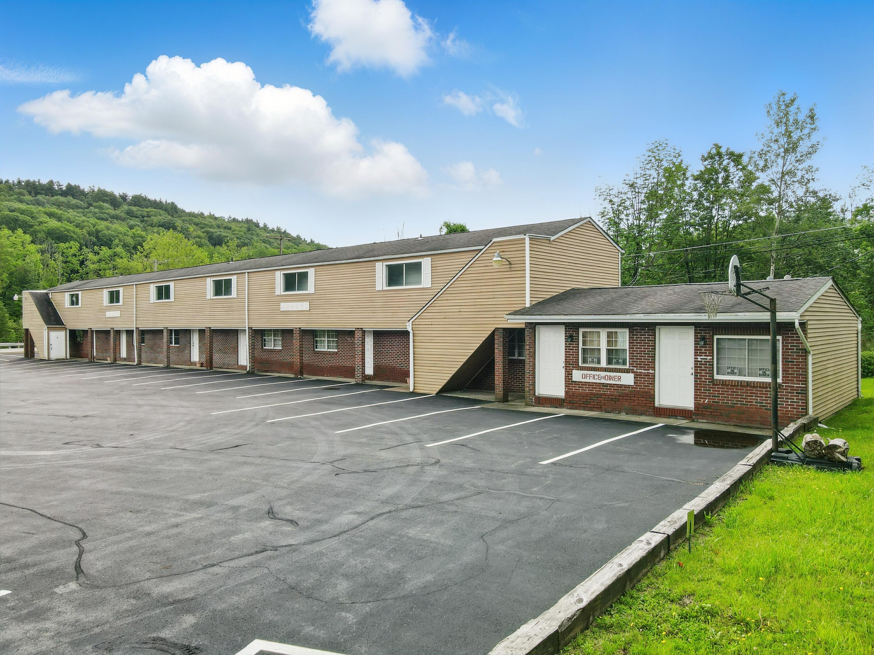 2576 Route 611