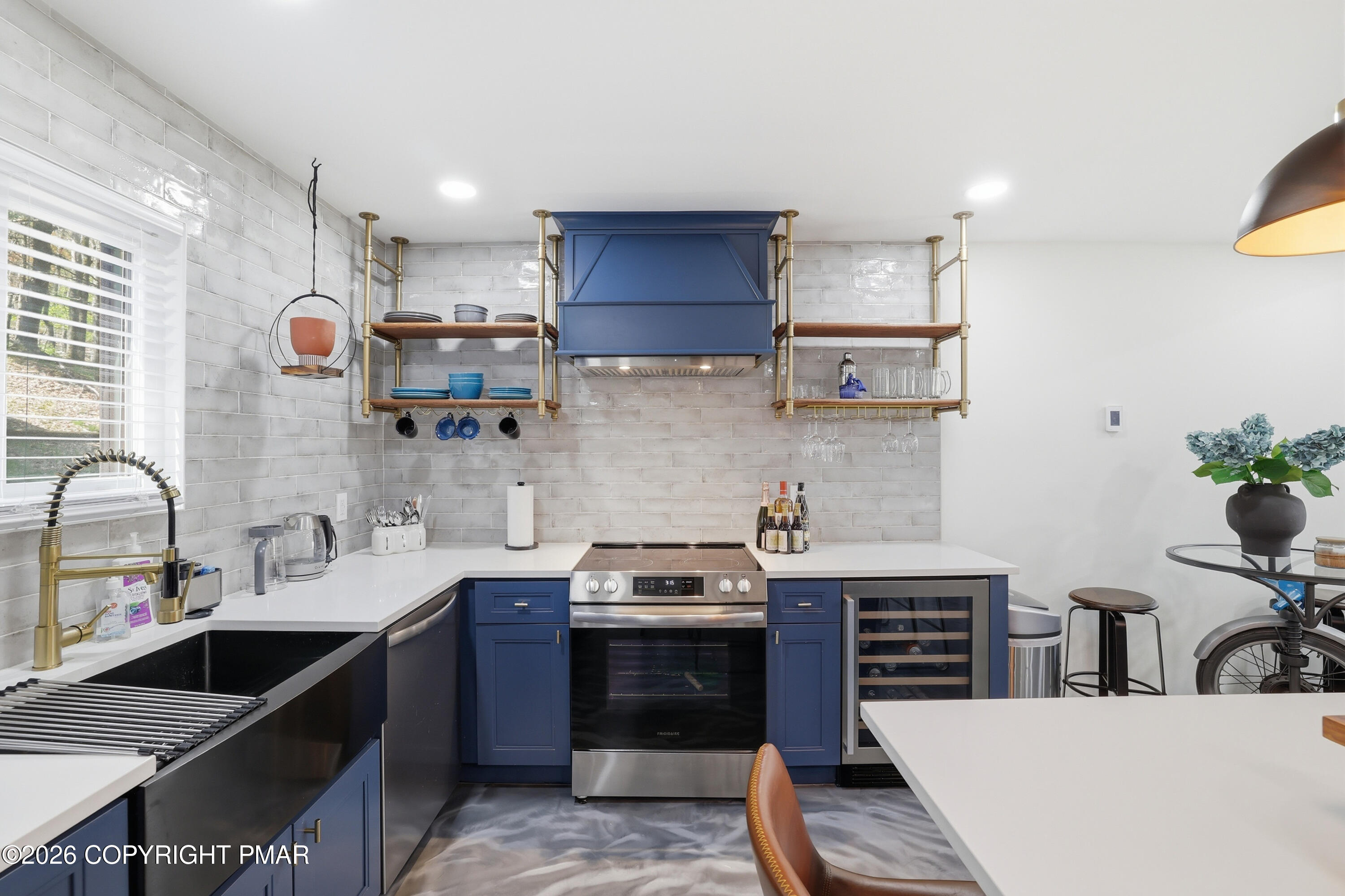 28 Middle Village Way