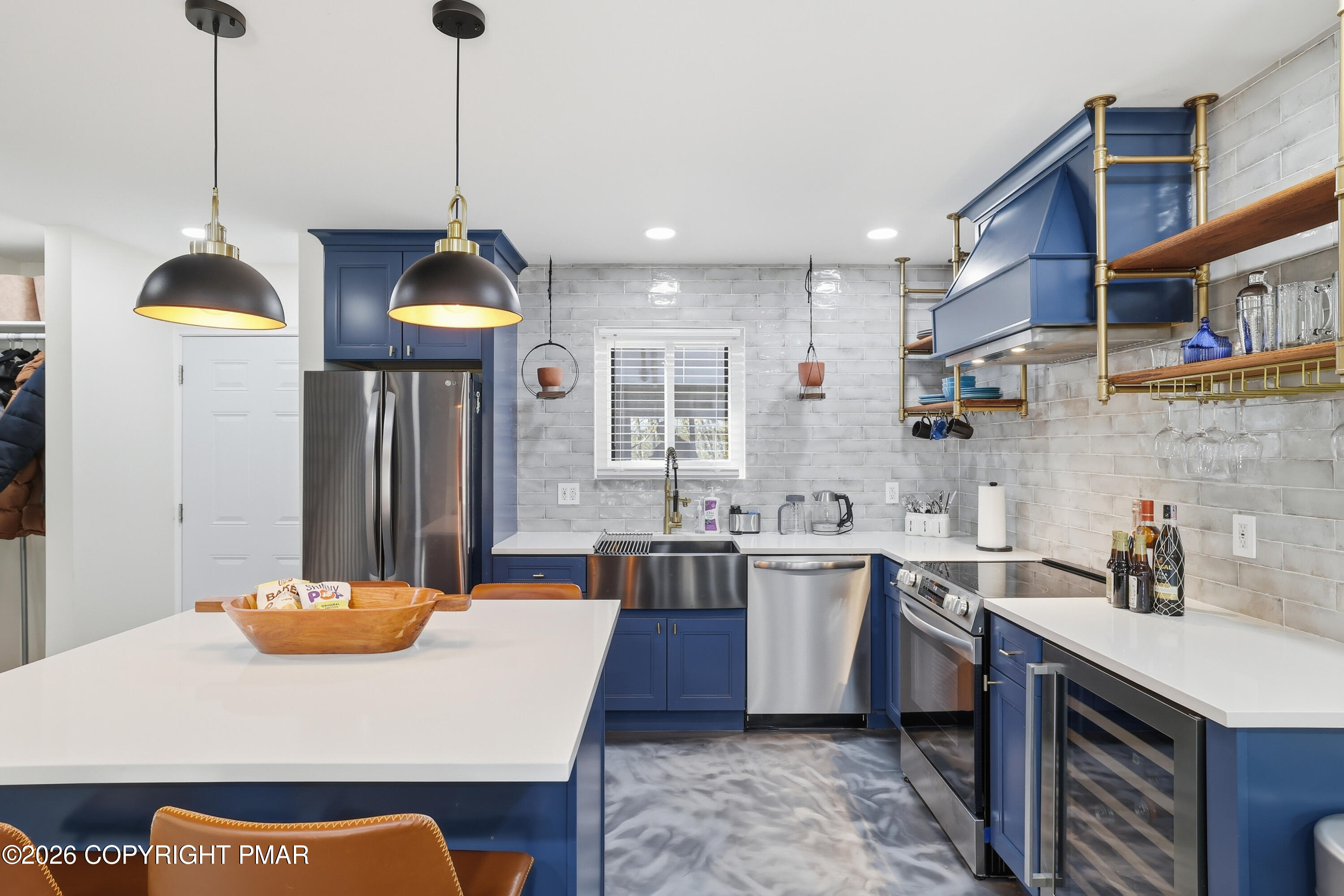 28 Middle Village Way