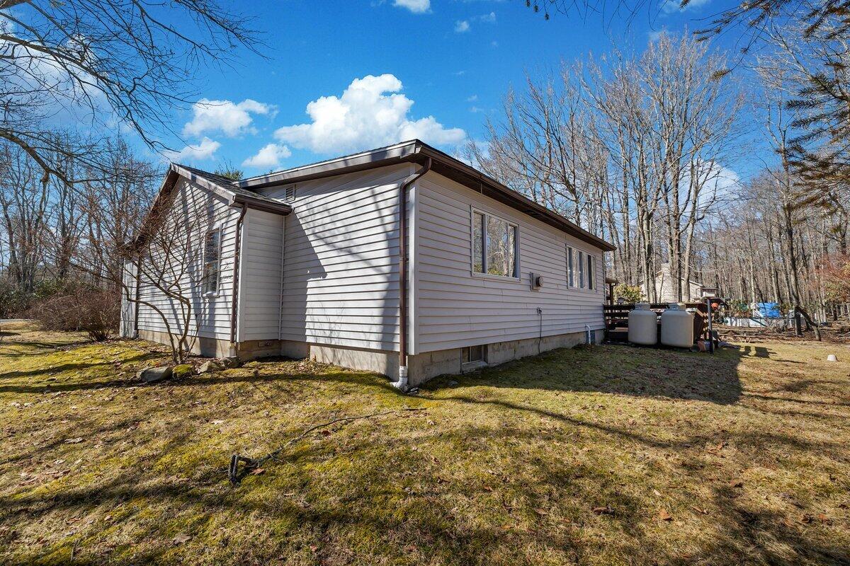 3262 Beech Ridge Drive, Pocono Summit, Pennsylvania image 9