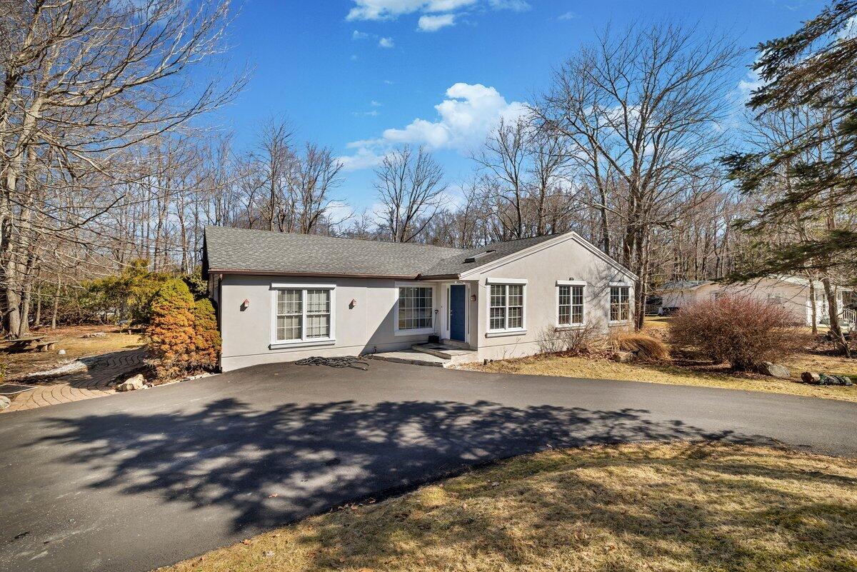 3262 Beech Ridge Drive, Pocono Summit, Pennsylvania image 2
