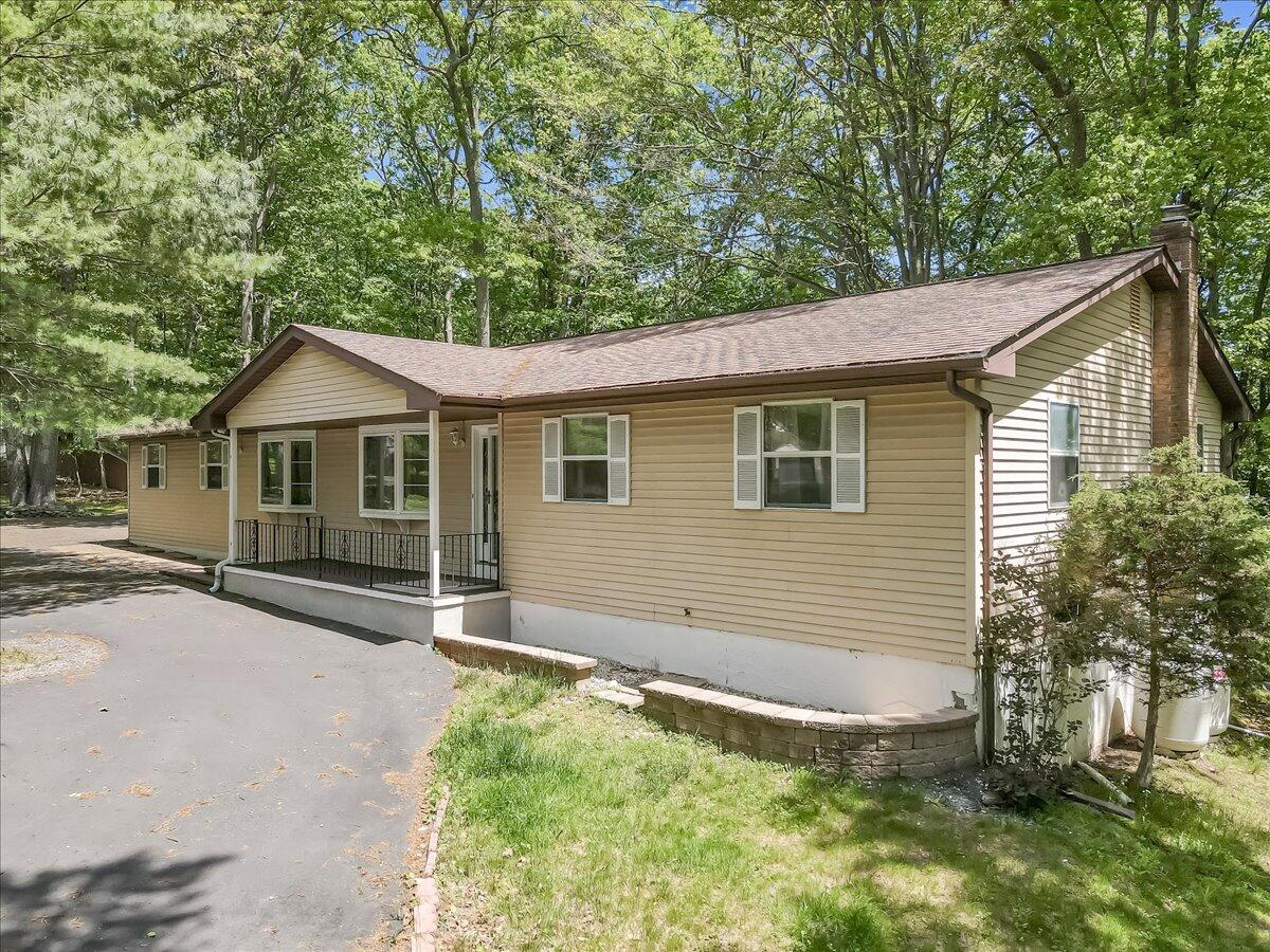 297 Whispering Hills Drive, East Stroudsburg, Pennsylvania image 2