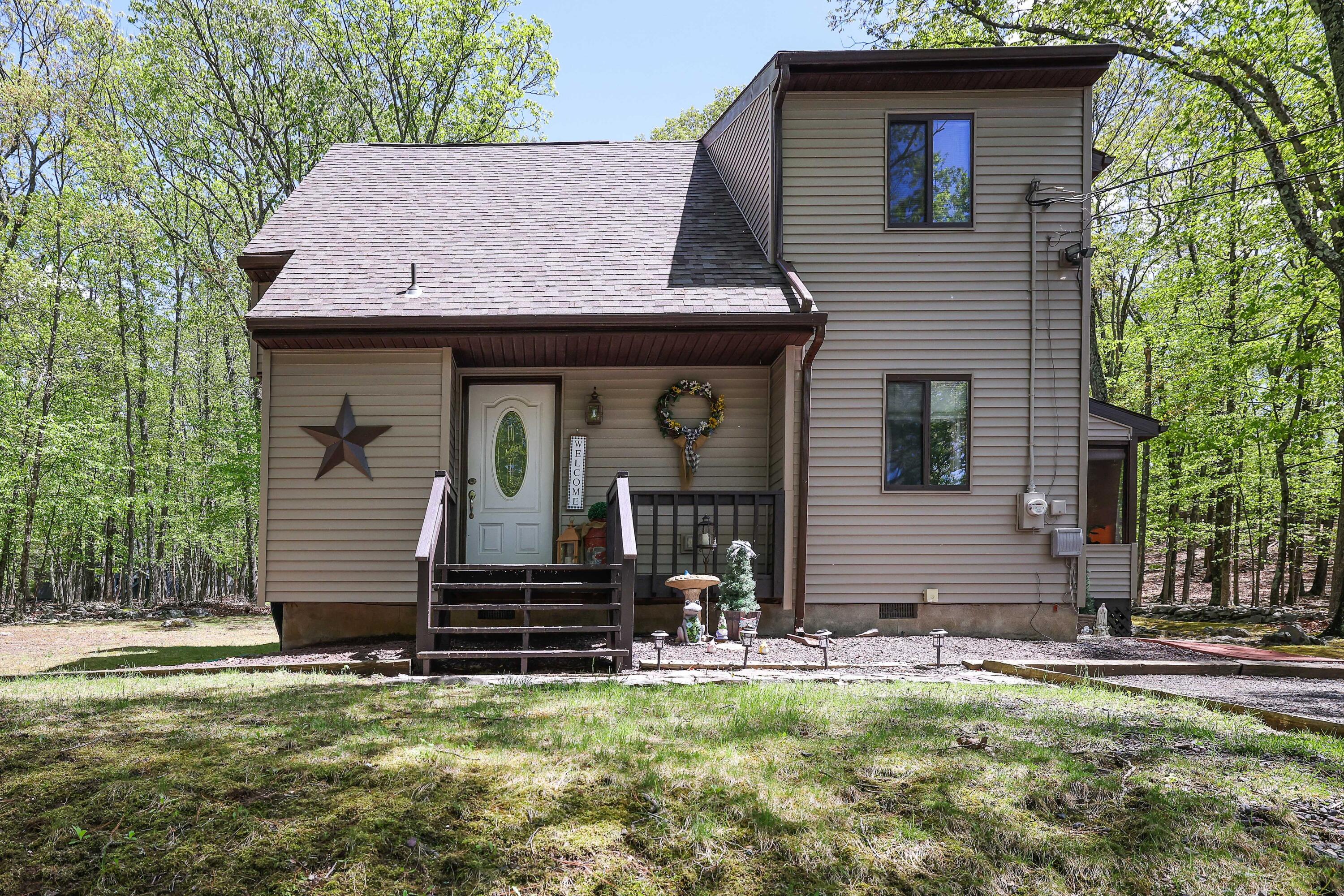 1229 Kensington Drive, East Stroudsburg, Pennsylvania image 2