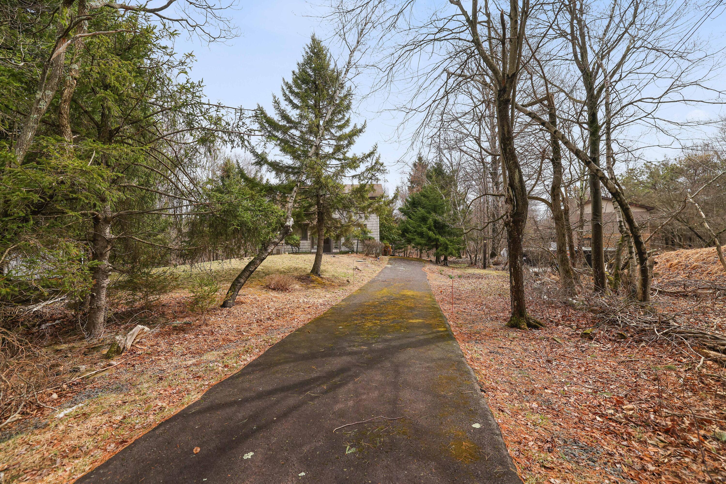 387 Clearview Drive, Long Pond, Pennsylvania image 4
