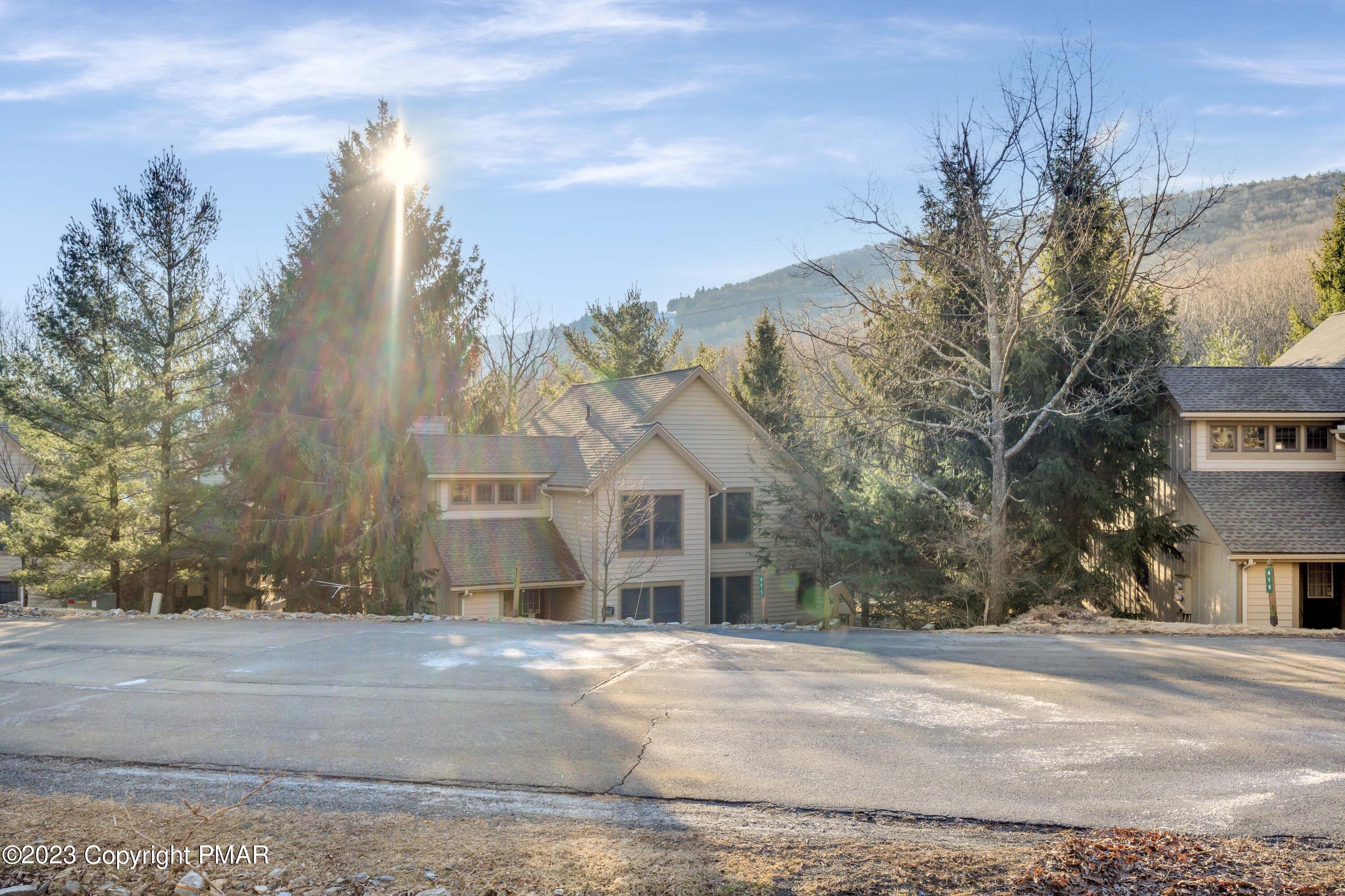411 Hickory Drive, Tannersville, Pennsylvania image 2