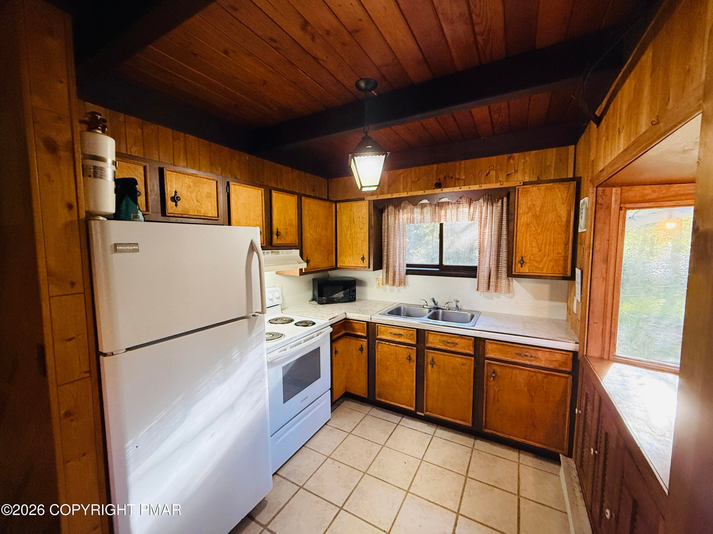 2110 Kinglet Lane