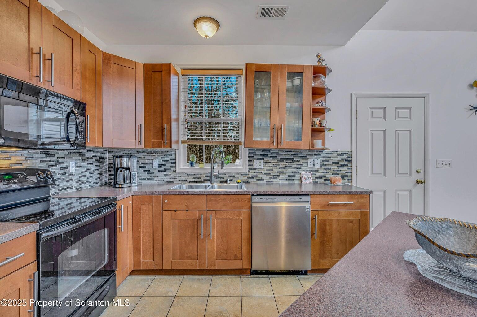27 Lake Natalie Drive, Gouldsboro, Pennsylvania image 3