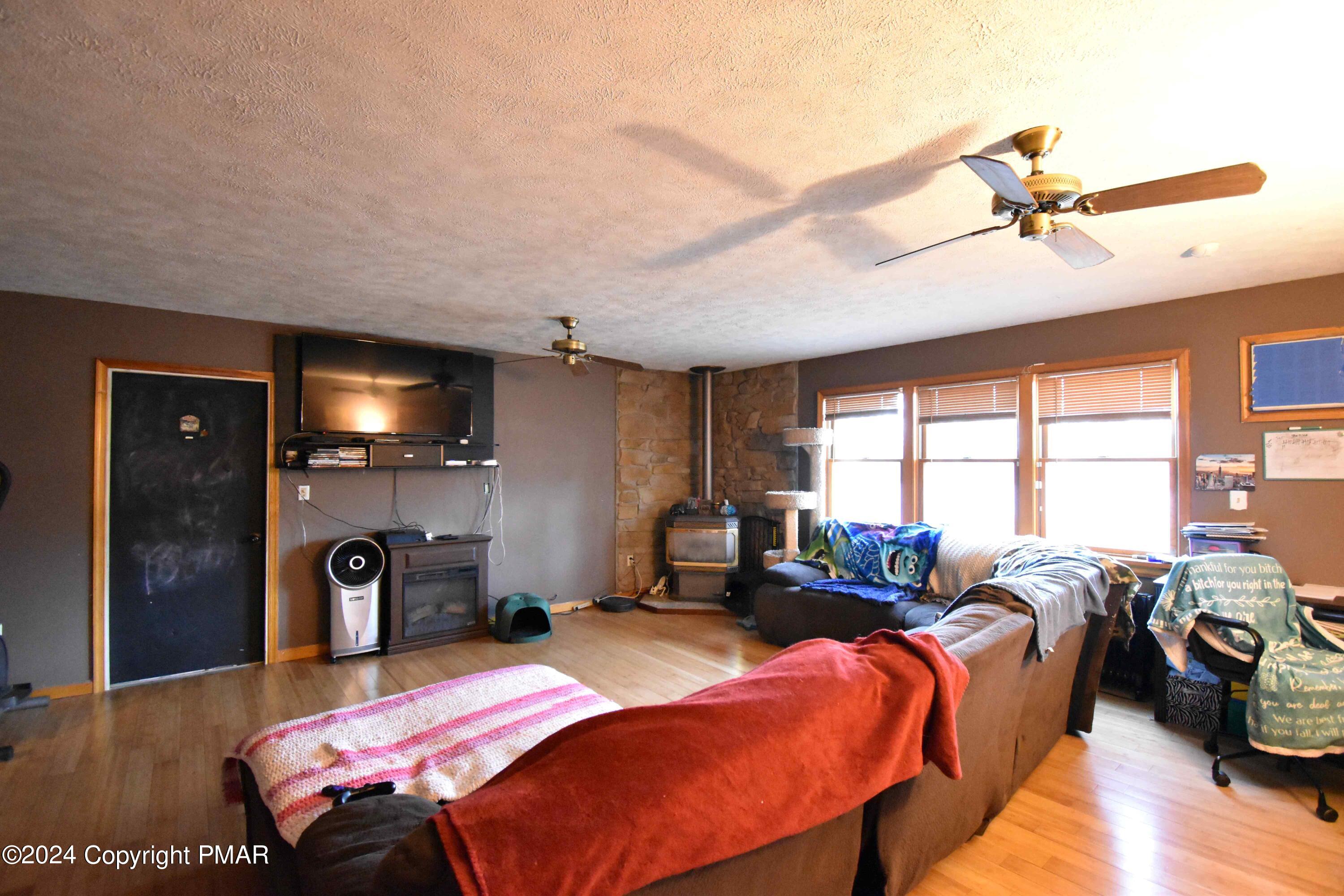 4524 W Pine Ridge Drive, Bushkill, Pennsylvania image 11
