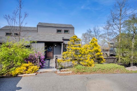 Townhouse For Sale - 277 Overlook Way<br/> Monroe County, Tannersville, PA 18372