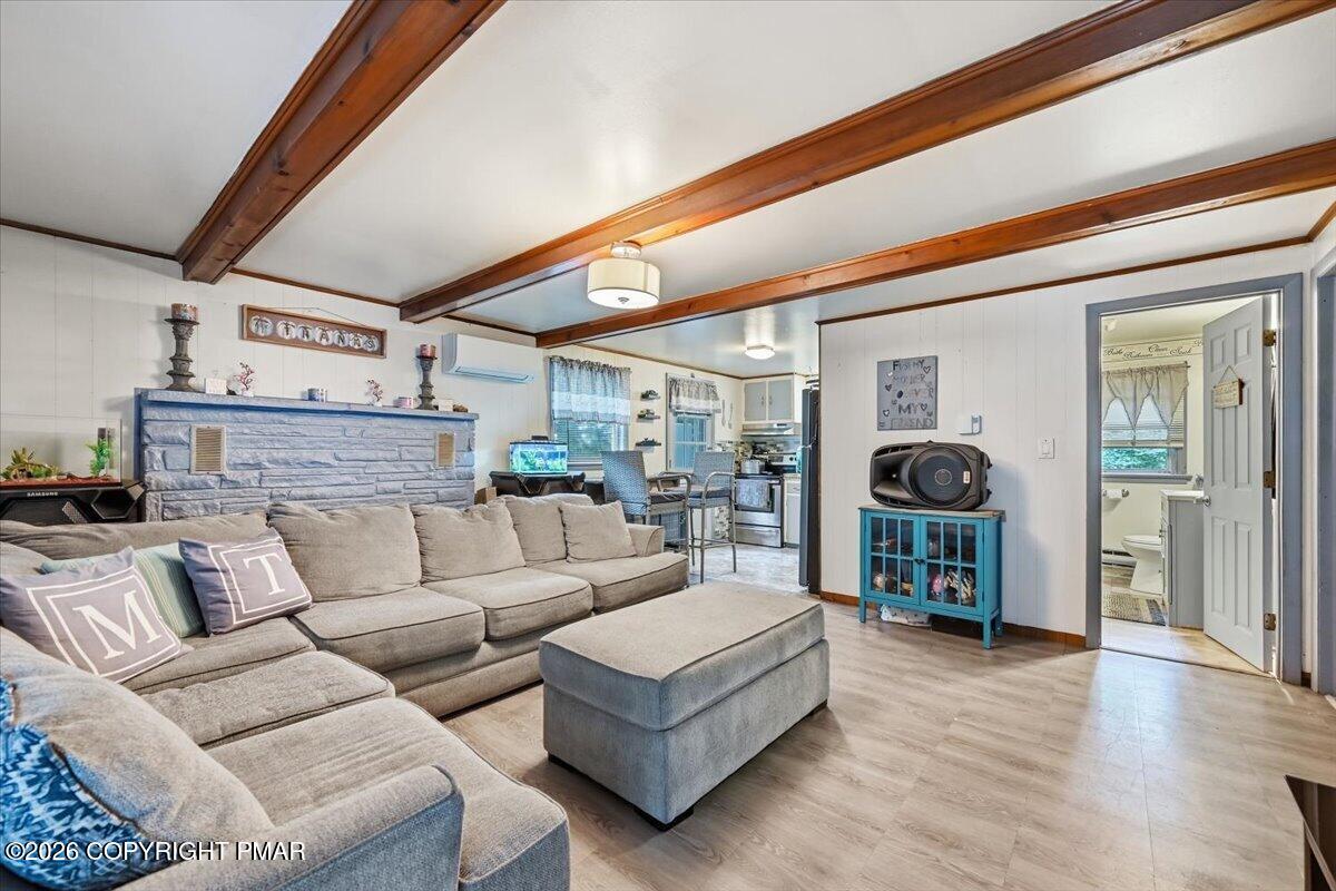 261 Wynding Way