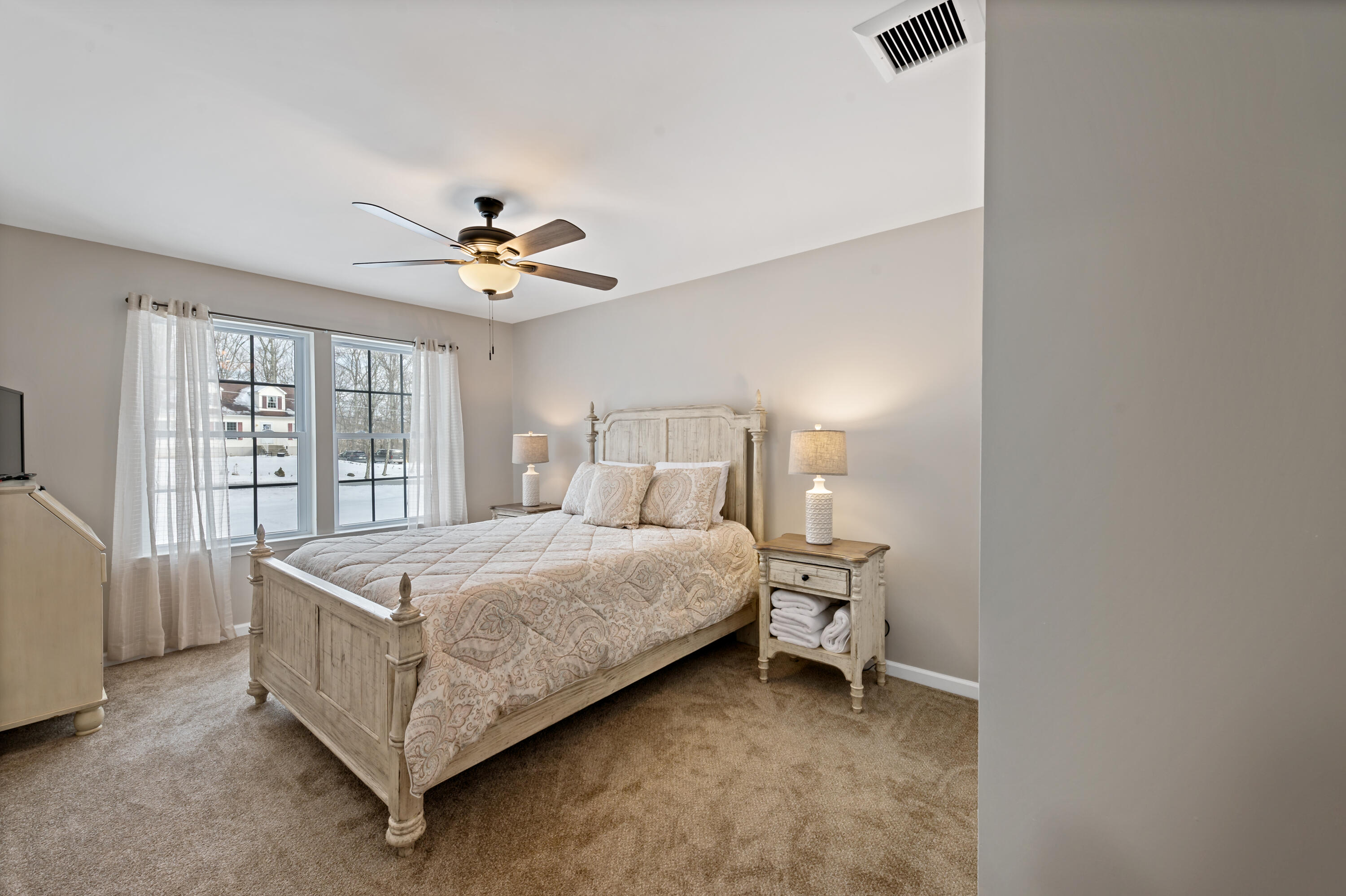 Hawley, Pennsylvania 18428, United States, 4 Bedrooms Bedrooms, ,3 BathroomsBathrooms,Residential,Active,95507