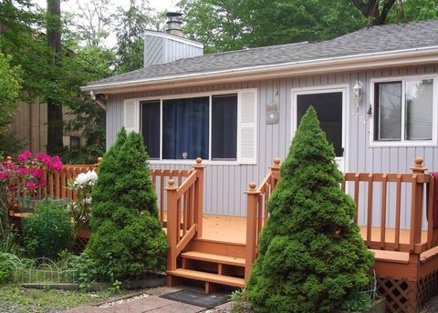 7724 Apple Lane Tobyhanna PA 18466