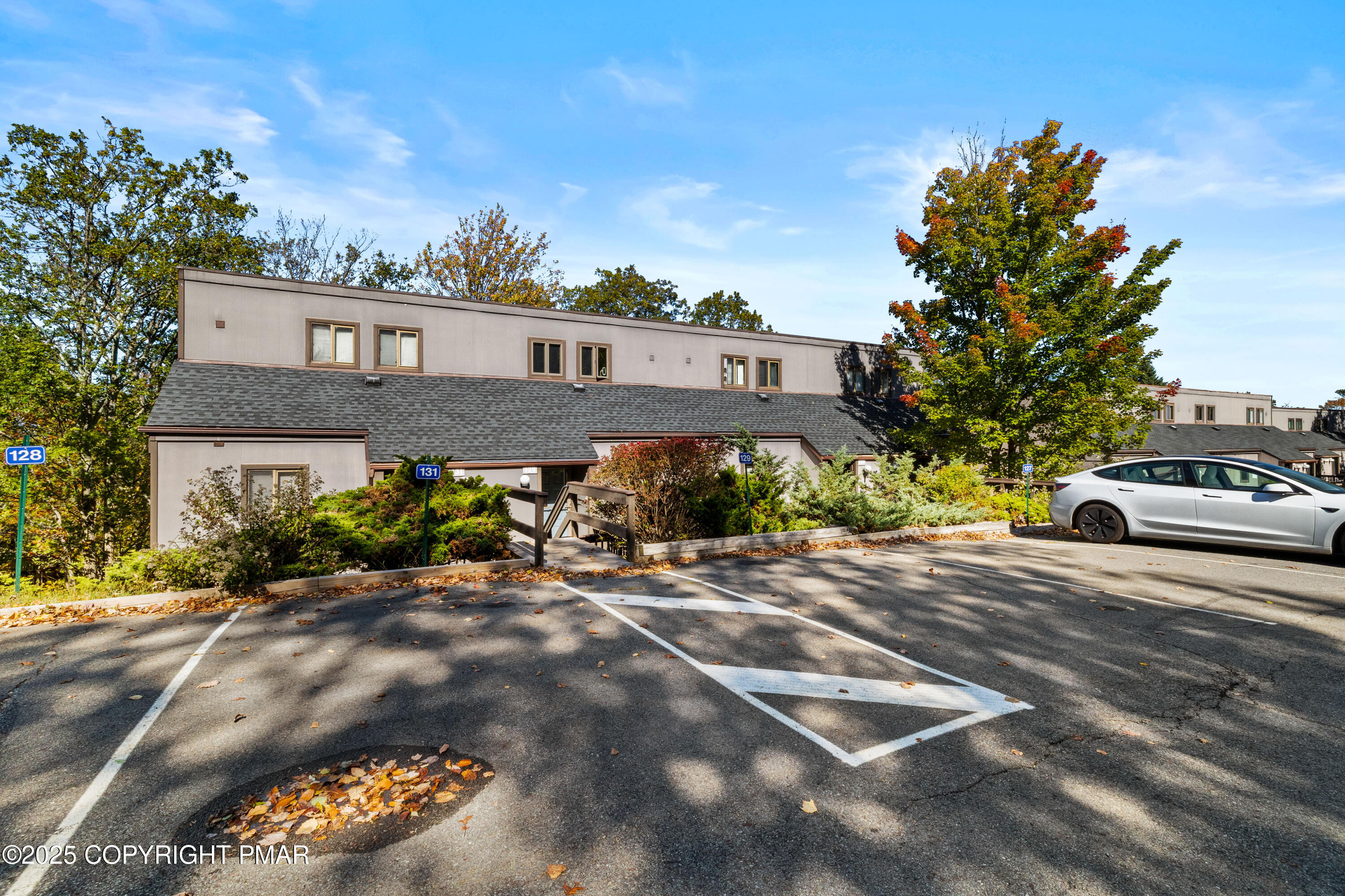 129 Cross Country Lane