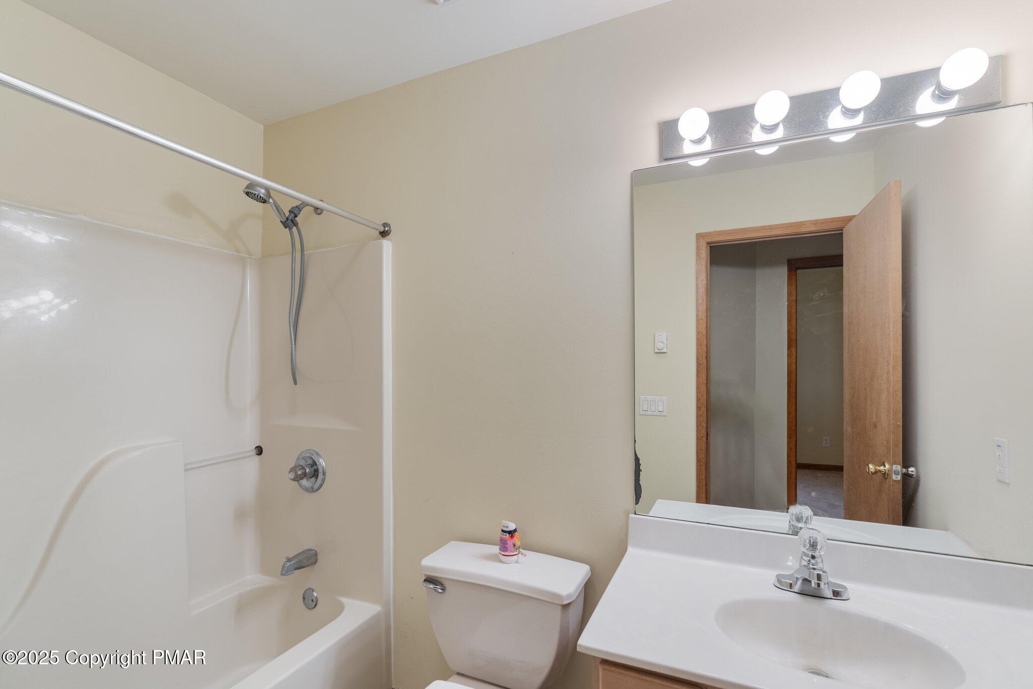 2180 Scarborough Way, Bushkill, Pennsylvania image 31
