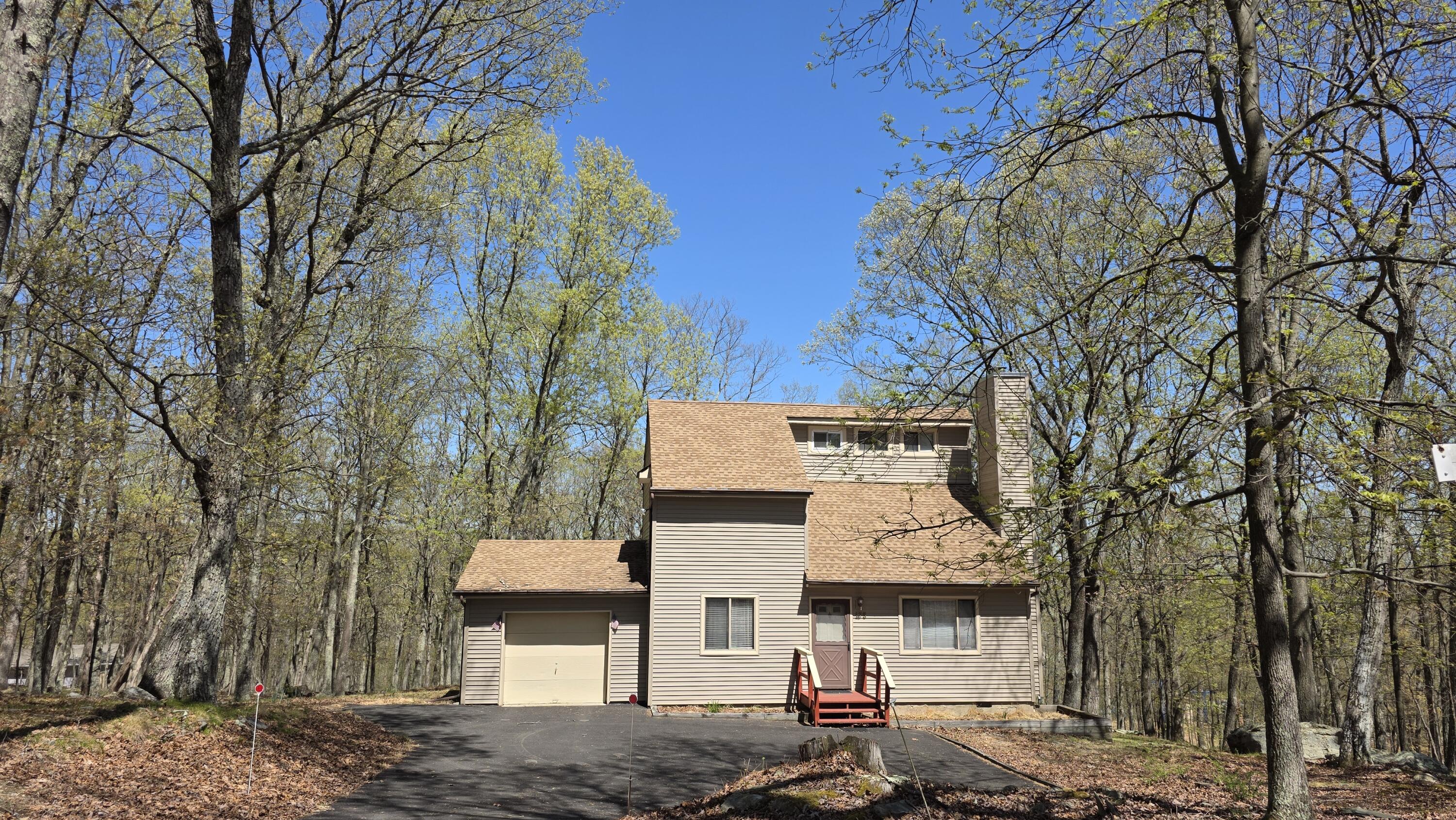 175 Mockingbird Court, Bushkill, Pennsylvania image 1