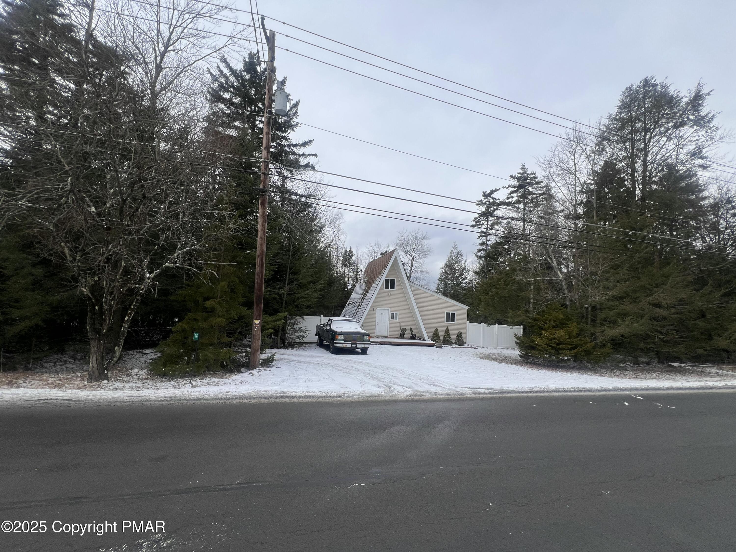 397 Scotch Pine Drive, Pocono Summit, Pennsylvania image 2