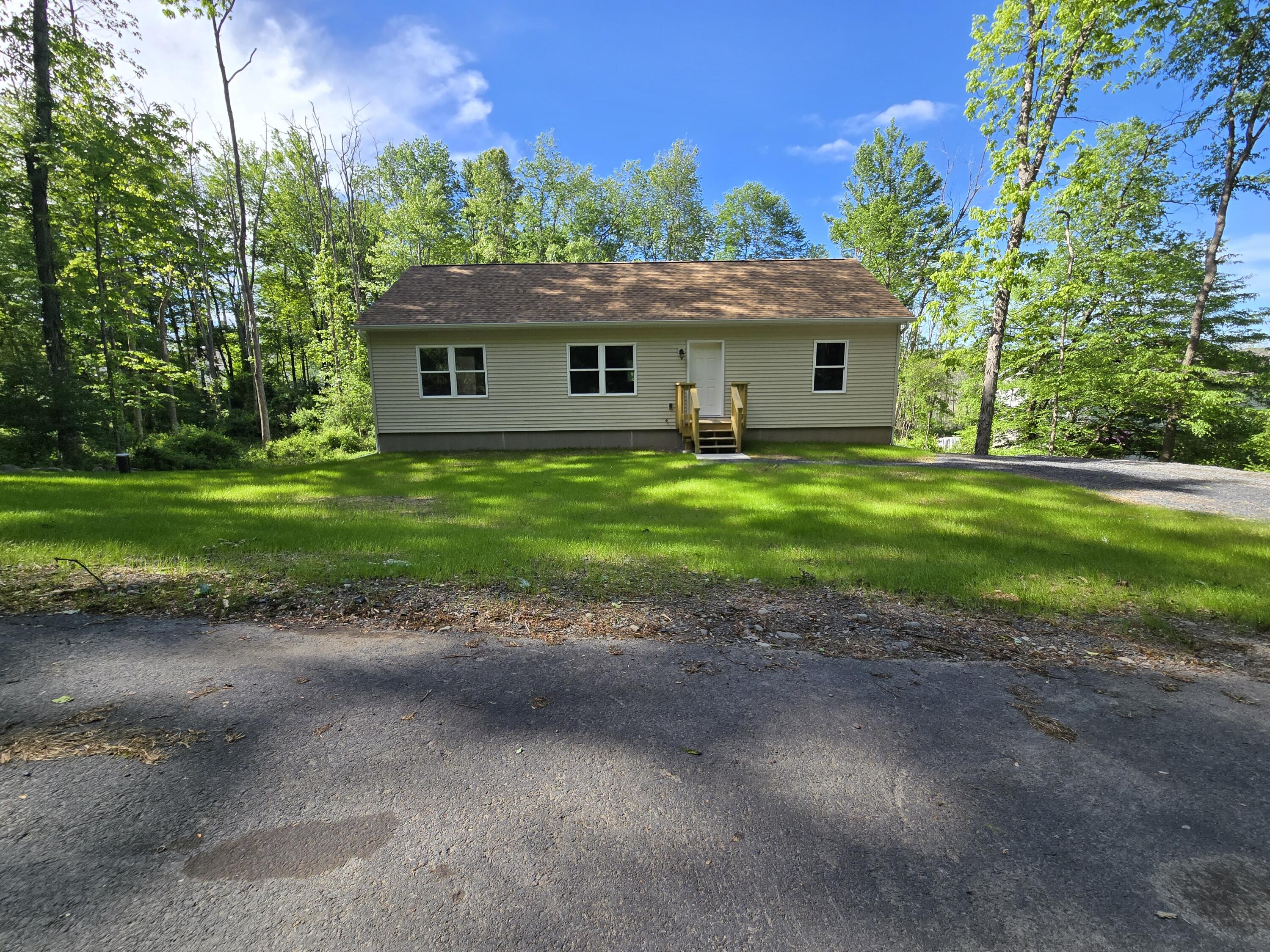 526 Crocus Drive, East Stroudsburg, Pennsylvania image 3