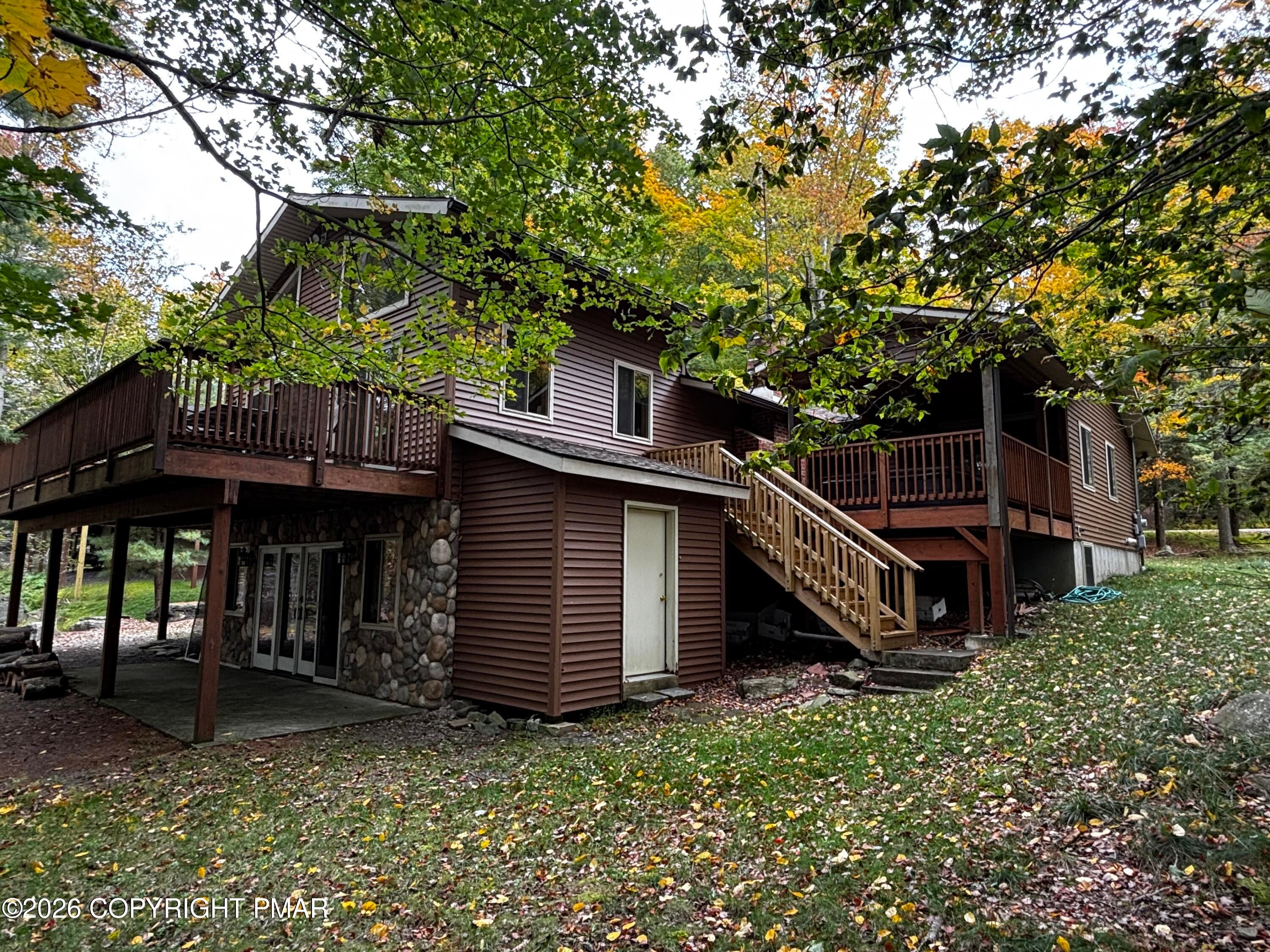77 Lake Drive E