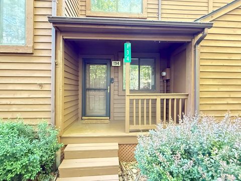 134 English Court Bushkill PA 18324
