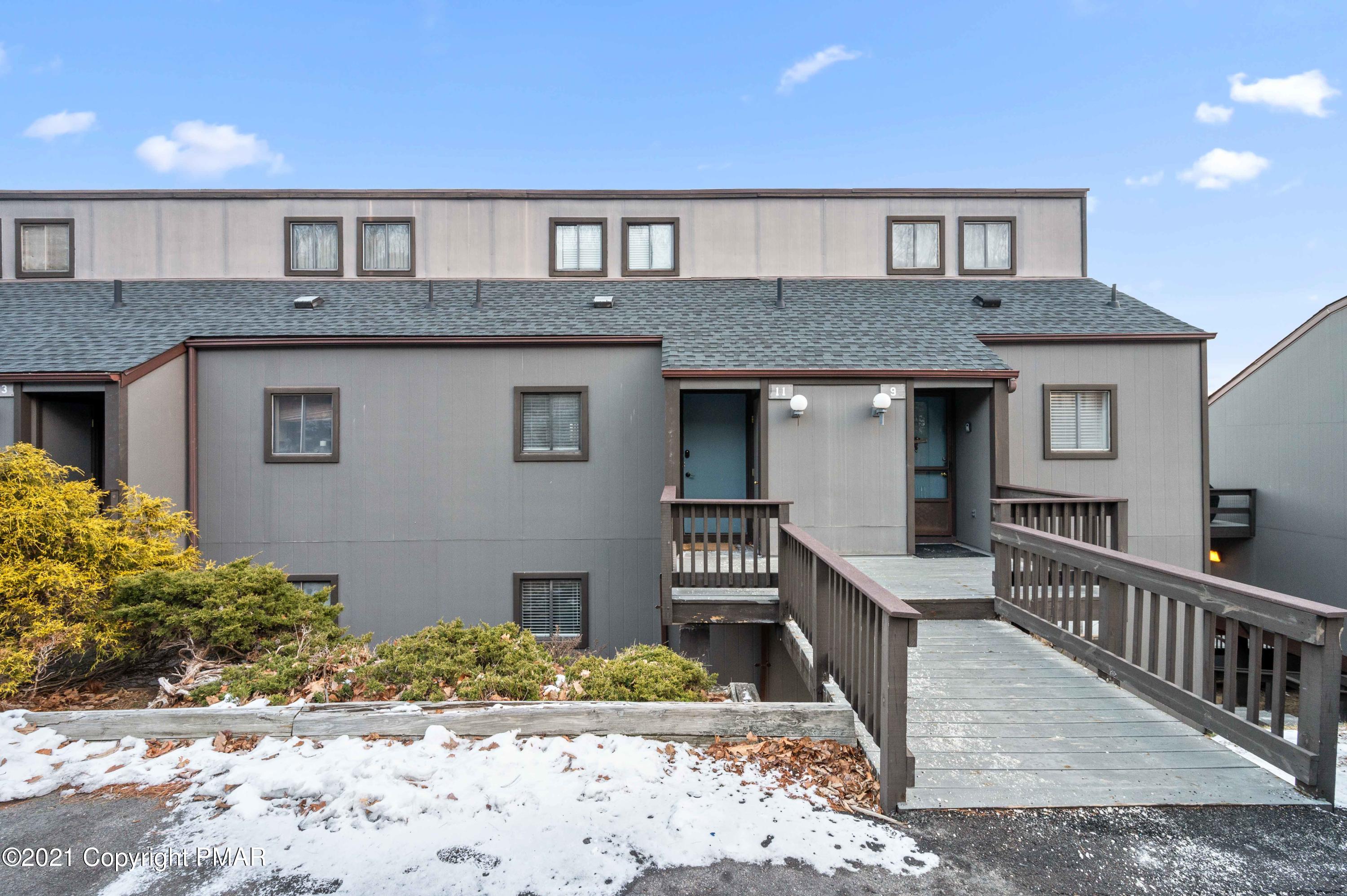 11 Middle Village Way, Tannersville, Pennsylvania image 1