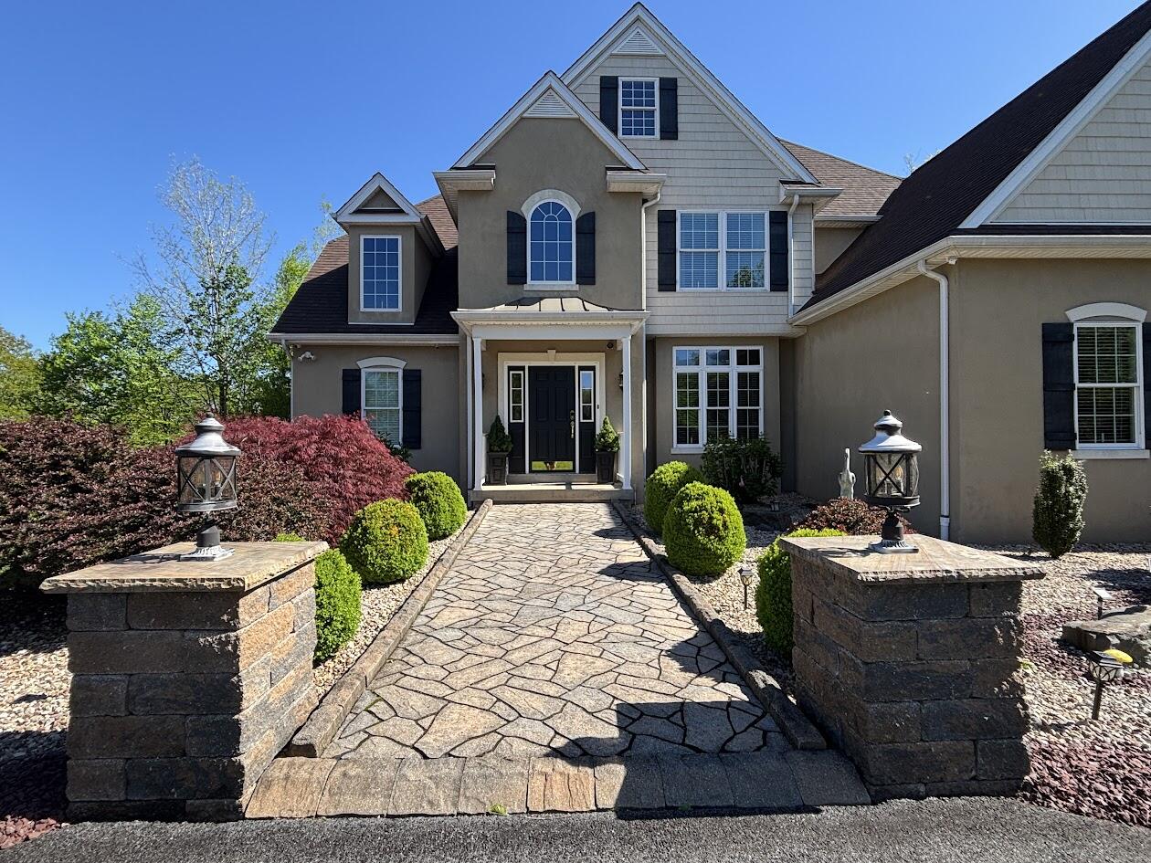 389 Joanne Court, Bartonsville, Pennsylvania image 2