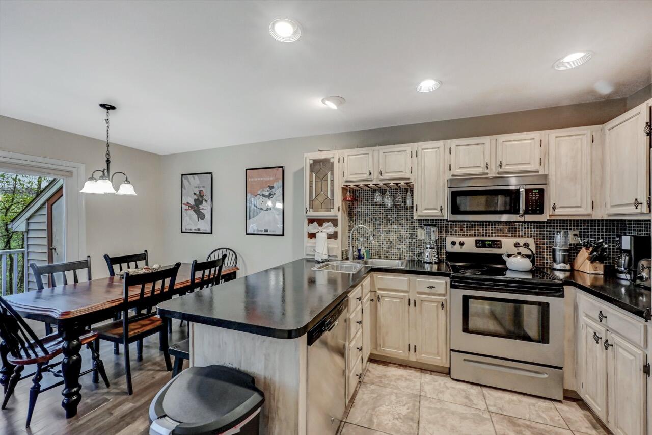 52 Laurelwoods Drive