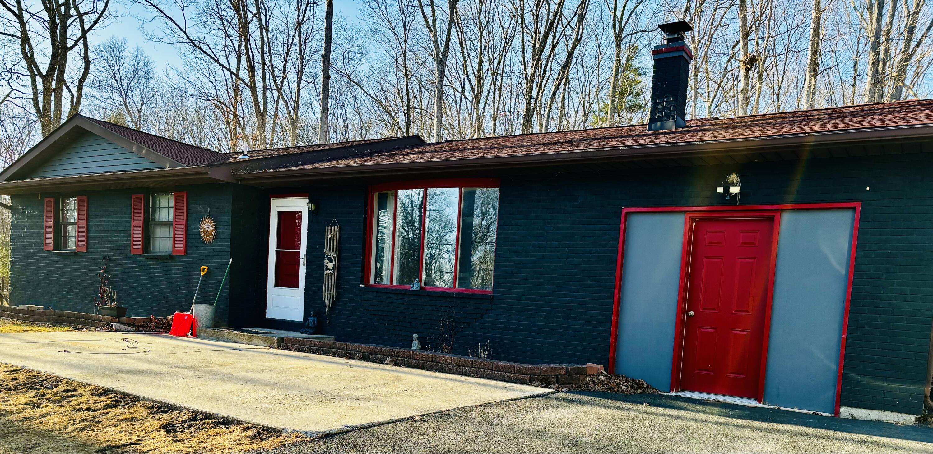 218 Whispering Hills Drive, East Stroudsburg, Pennsylvania image 2