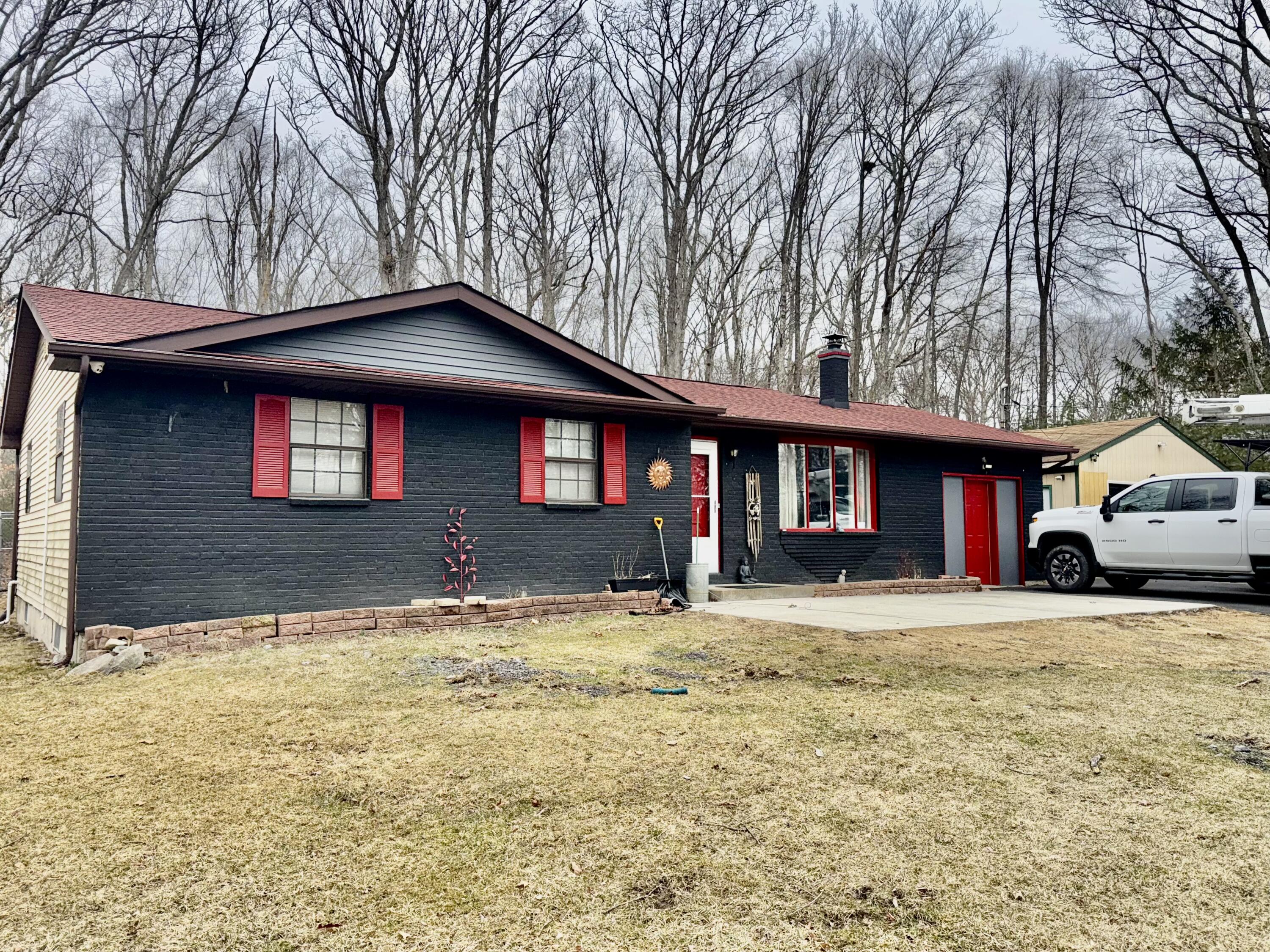 218 Whispering Hills Drive, East Stroudsburg, Pennsylvania image 1