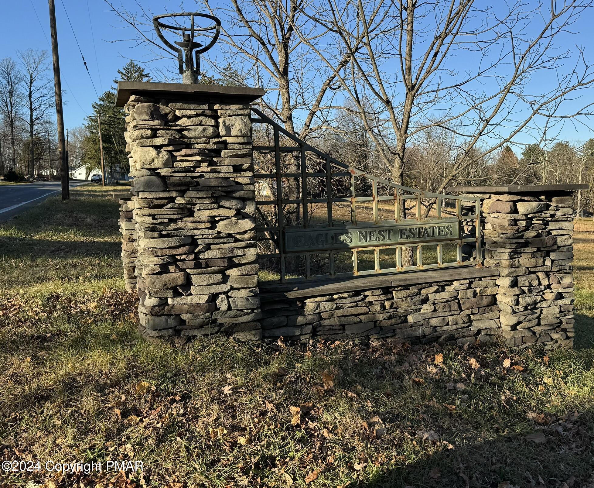 Eagle Drive (bush) Court, Stroudsburg, Pennsylvania image 3