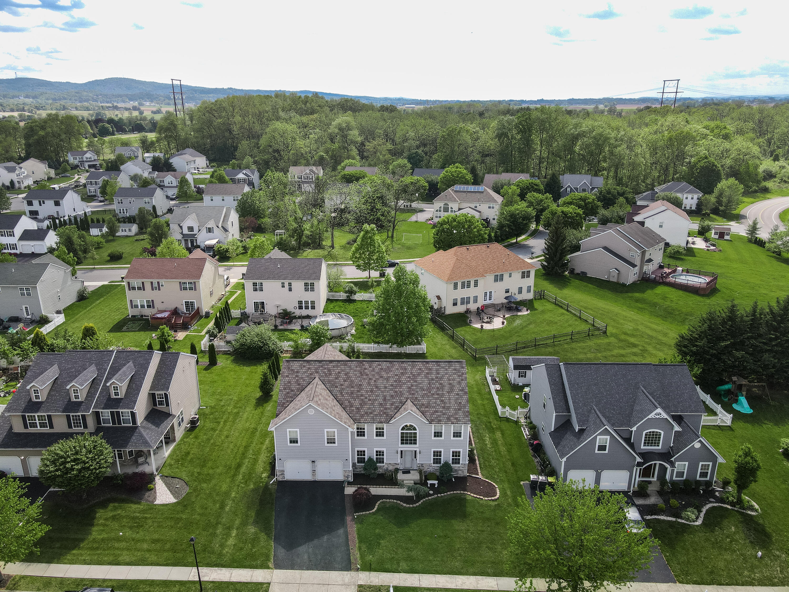 1692 Windmill Lane, Breinigsville, Pennsylvania image 2