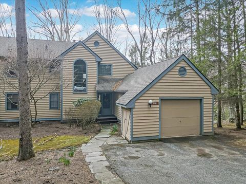 Townhouse For Sale - 2181 Oak Hill Drive<br/> Buck Hill Falls, PA 18323