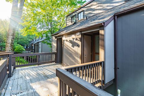 14 Middle Village Way Tannersville PA 18372