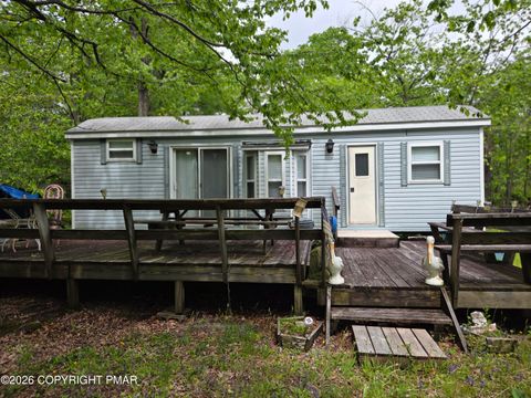 Mobile Home For Sale - 2 Lanoka Trail<br/> Wayne County, Newfoundland, PA 18445