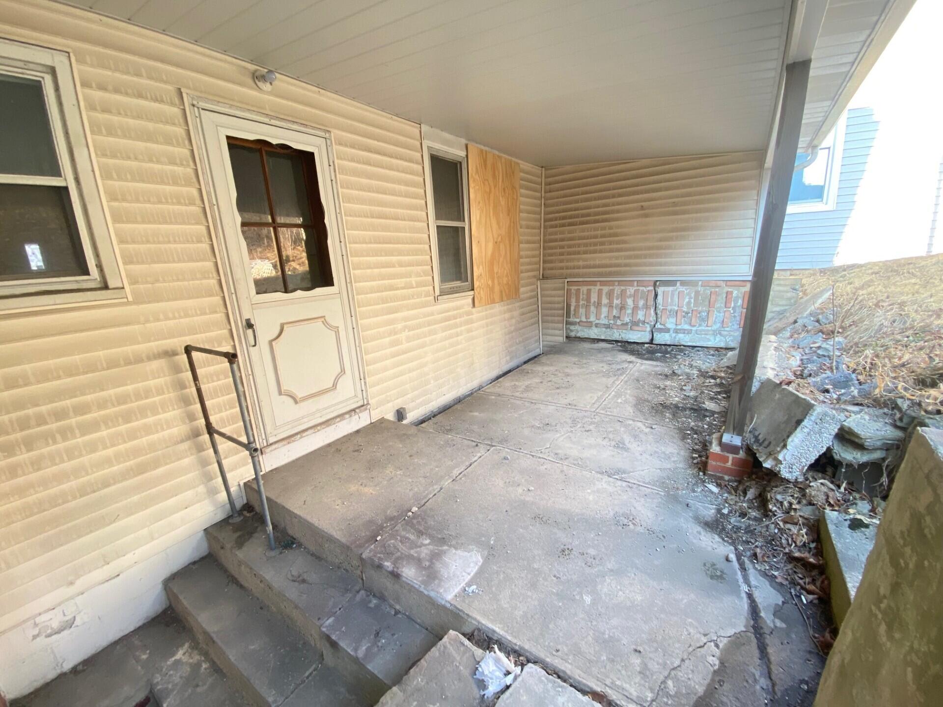 330 1/2 E Abbott Street, Lansford, Pennsylvania image 48