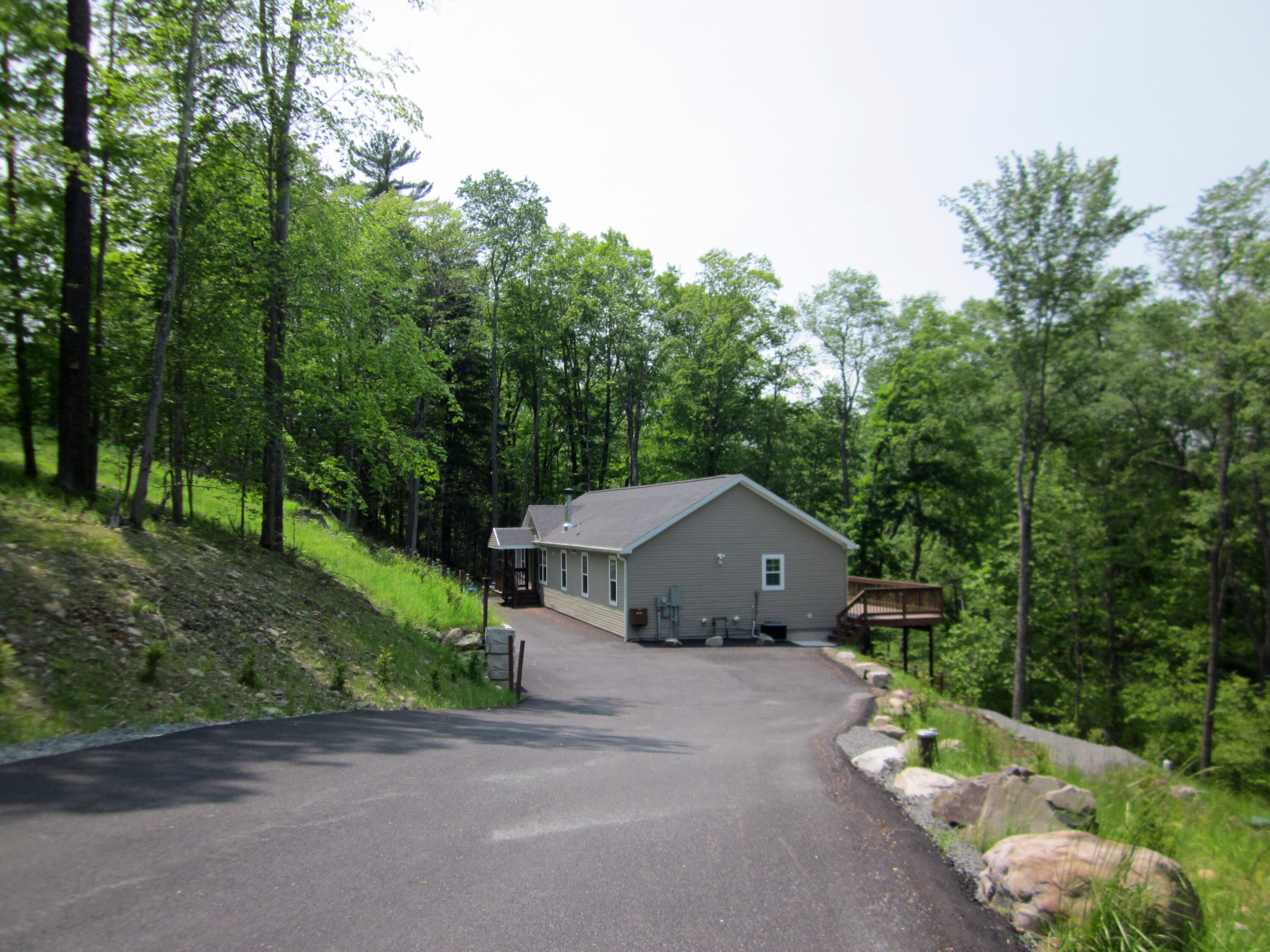 2016 Locust Ridge Road, Pocono Lake, Pennsylvania image 5