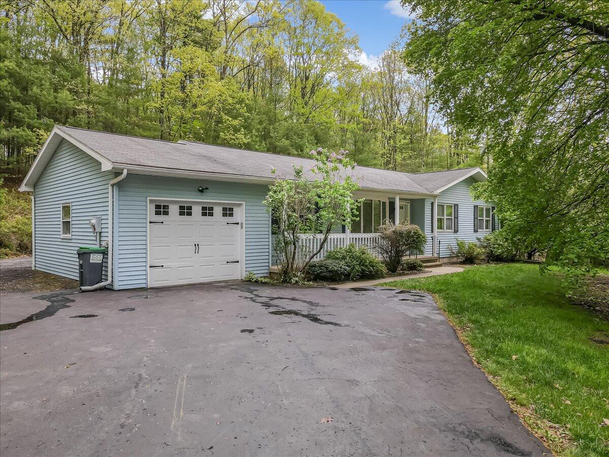 2516 Spring Lane, Saylorsburg, Pennsylvania image 2