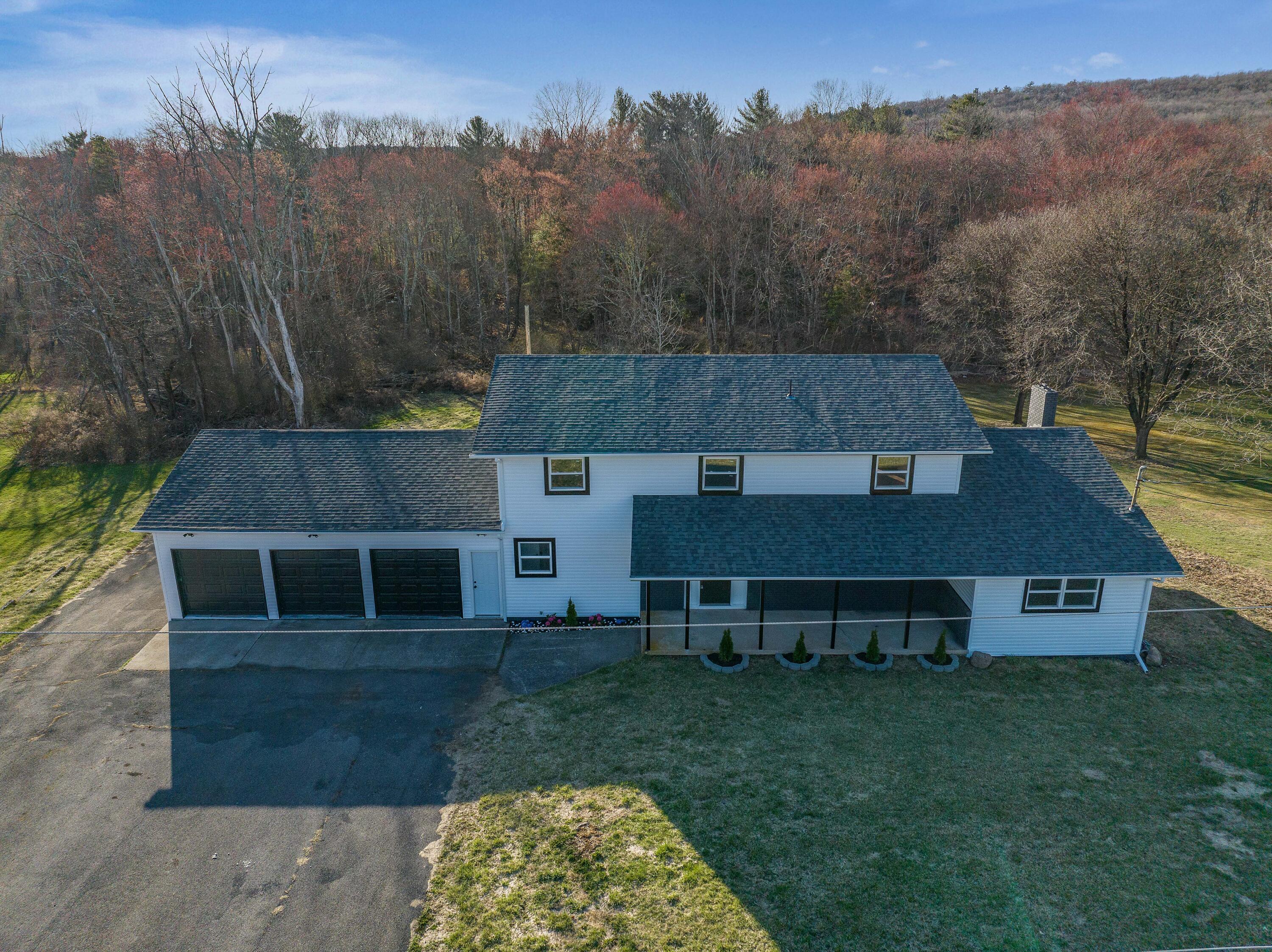 1301 Bunny Lane, Brodheadsville, Pennsylvania image 2