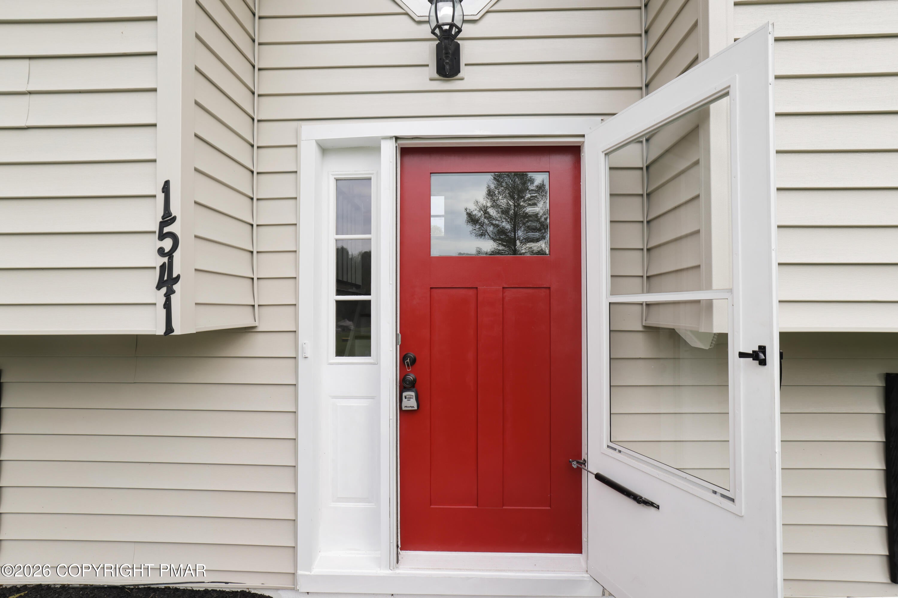 1541 Ann Lane