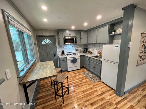 4 1st Road Hawley PA 18428