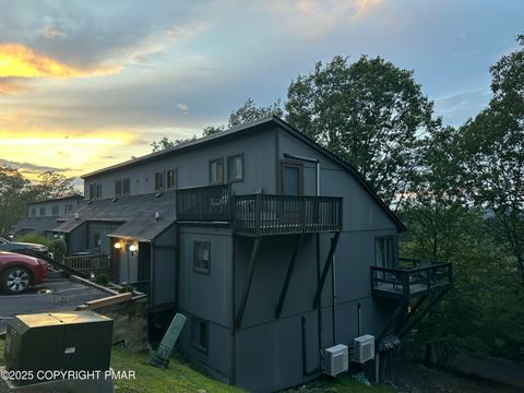 Townhouse For Sale - 217 Cross Country Lane<br/> Monroe County, Tannersville, PA 18372