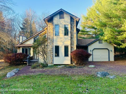 Homes For Sale - 120 Pineknoll Drive<br/> Lake Harmony, PA 18624