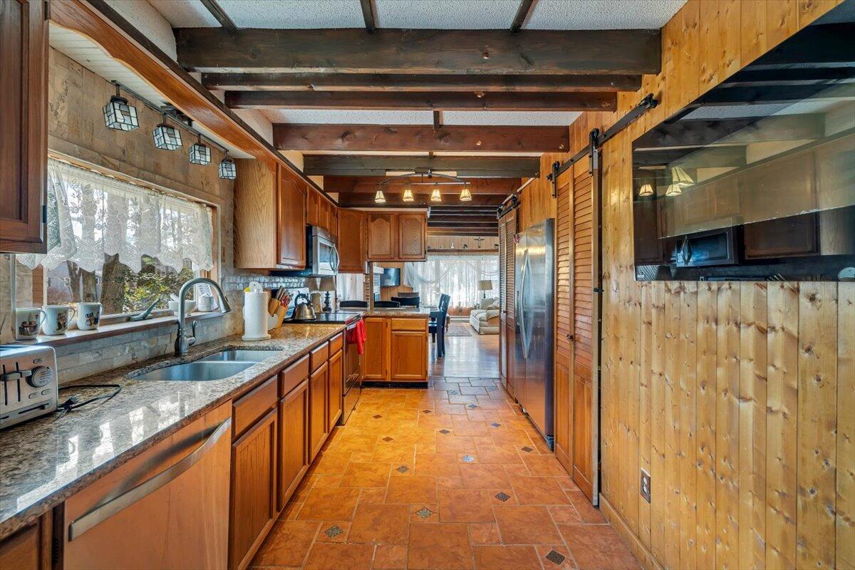 324 Owassa Drive, Pocono Lake, Pennsylvania image 16