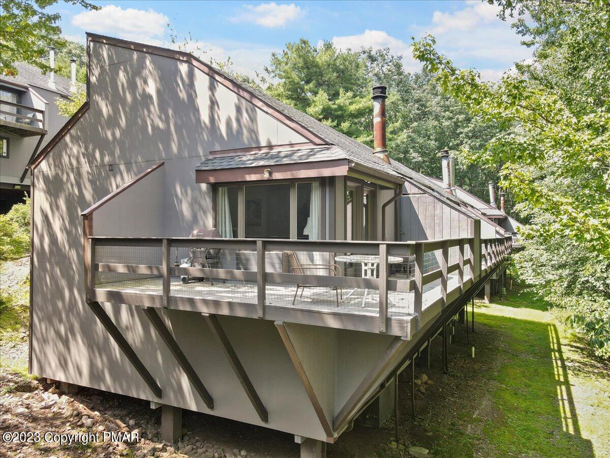 18 Middle Village Way, Tannersville, Pennsylvania image 1