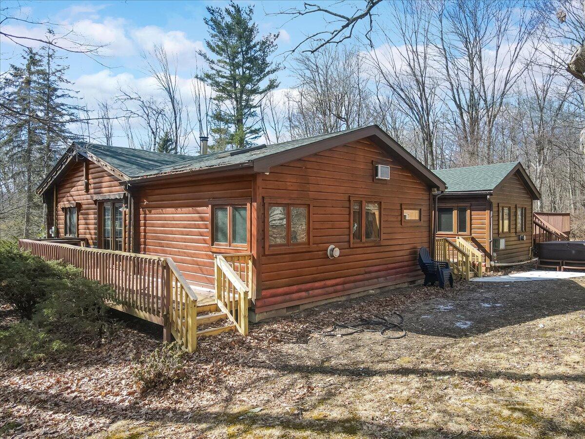 456 Devils Hole Road, Cresco, Pennsylvania image 1