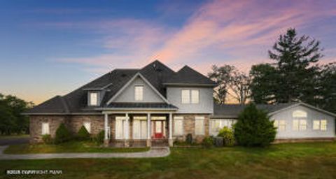 Homes For Sale - 17 Cricket Hill Road<br/> Hawley, PA 18428