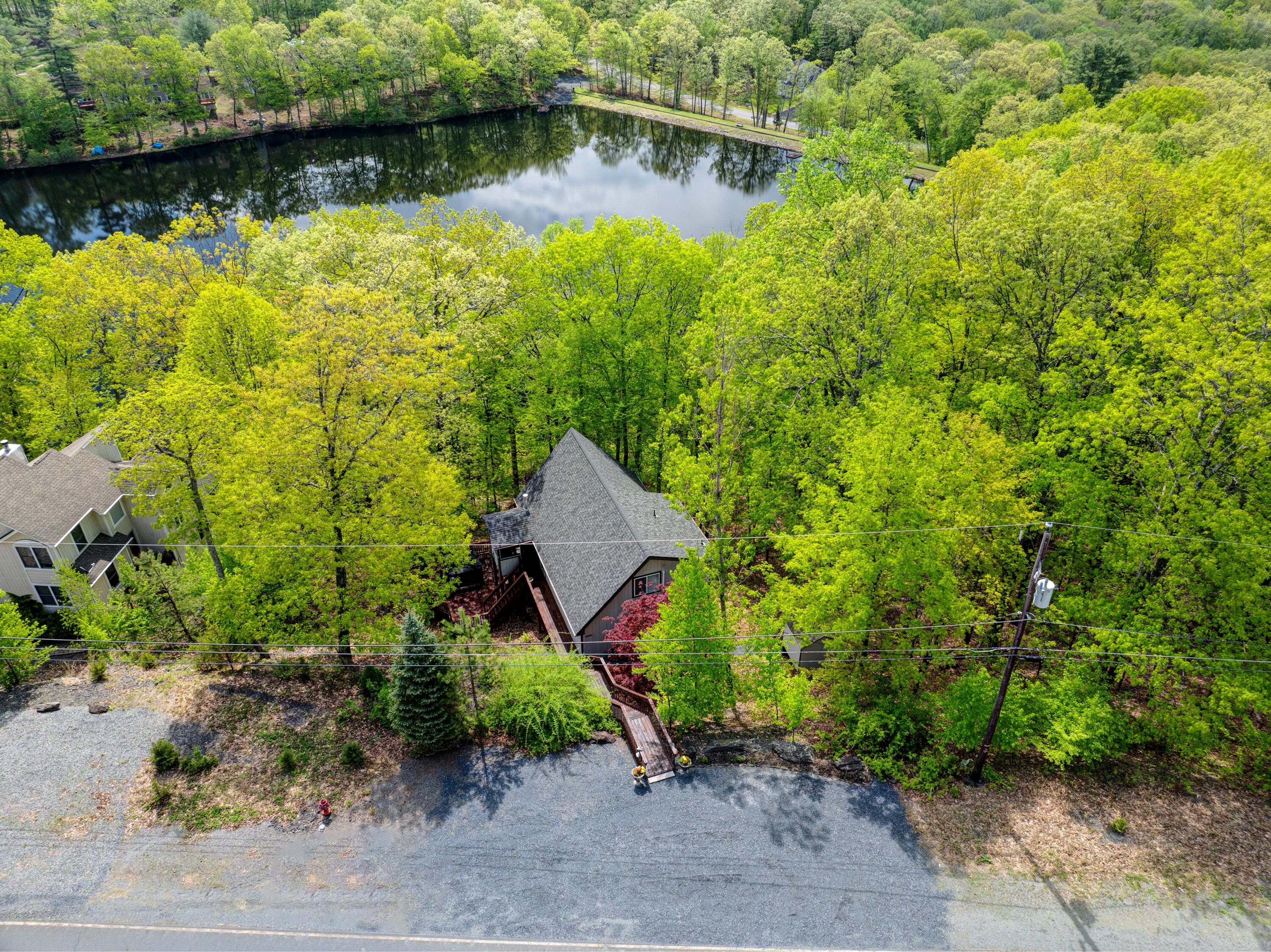 2171 Lancaster Drive, Bushkill, Pennsylvania image 3