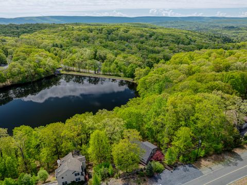 2171 Lancaster Drive Bushkill PA 18324