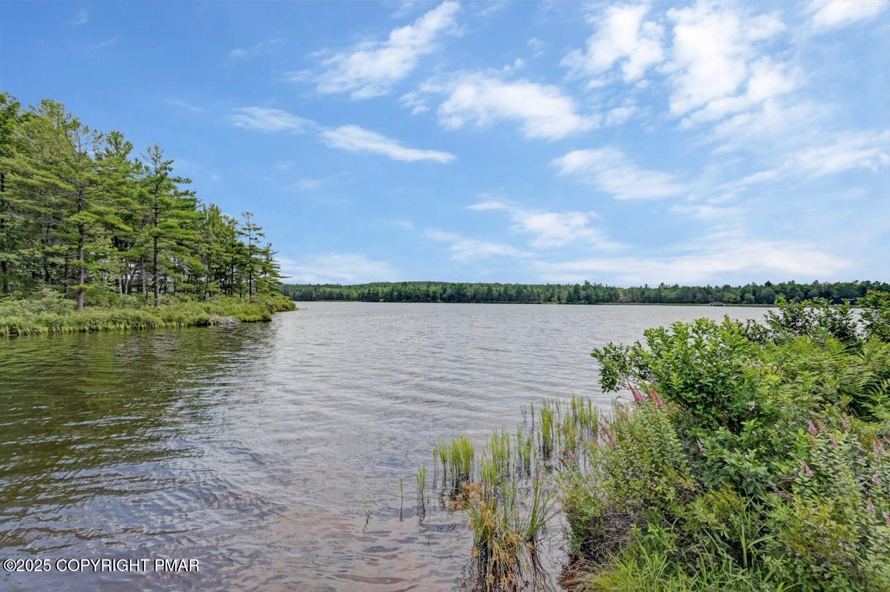 1061 Crestwoods Drive